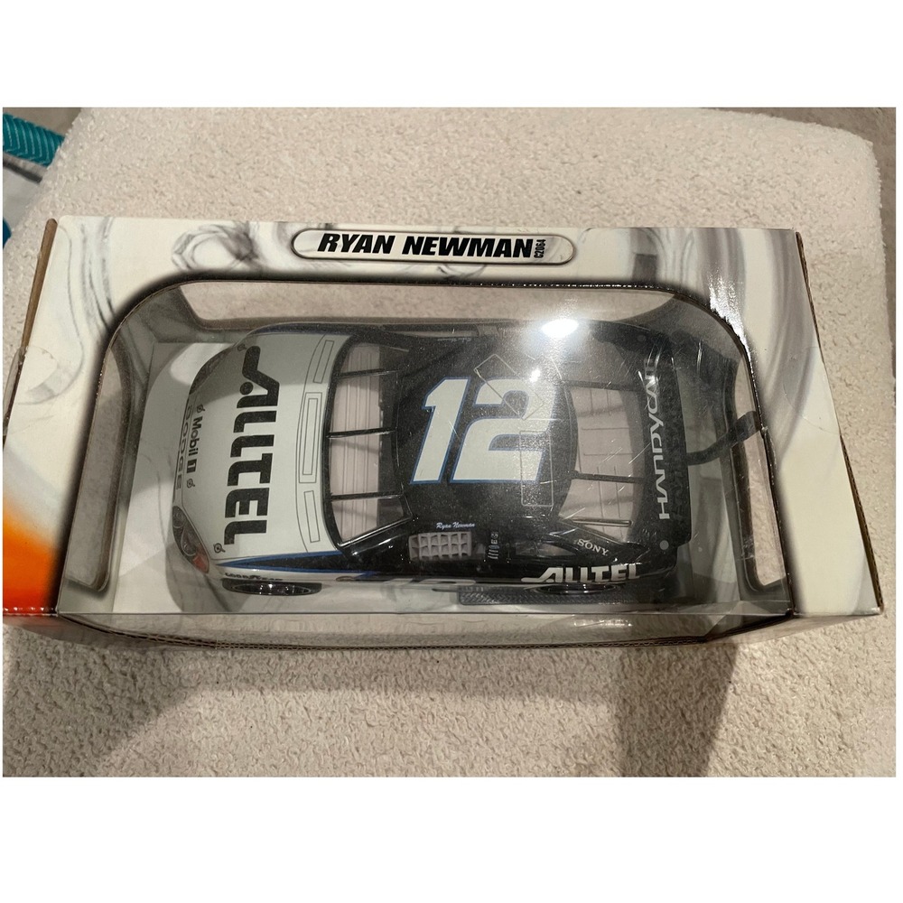 Ryan Newman #12 Alltel Dodge Hot Wheels NASCAR Stockerz 1:24 Scale Car